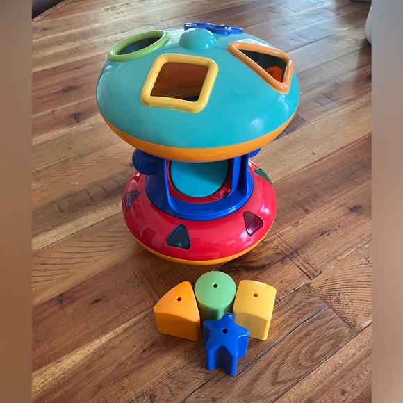 Target Circo shape sorter - Picture 1 of 4